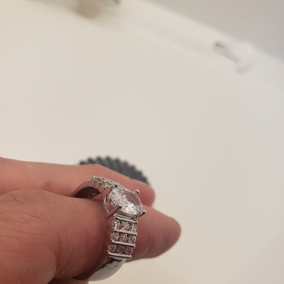 NEW Cubic Zirconia Elevated OVAL Ring 8 Sterling Silver Plated - Picture 8 of 10